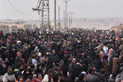 civiles sirios evacuados de la zona oriental de Alepo Irán envía el tercer cargamento de ayuda humanitaria a Alepo